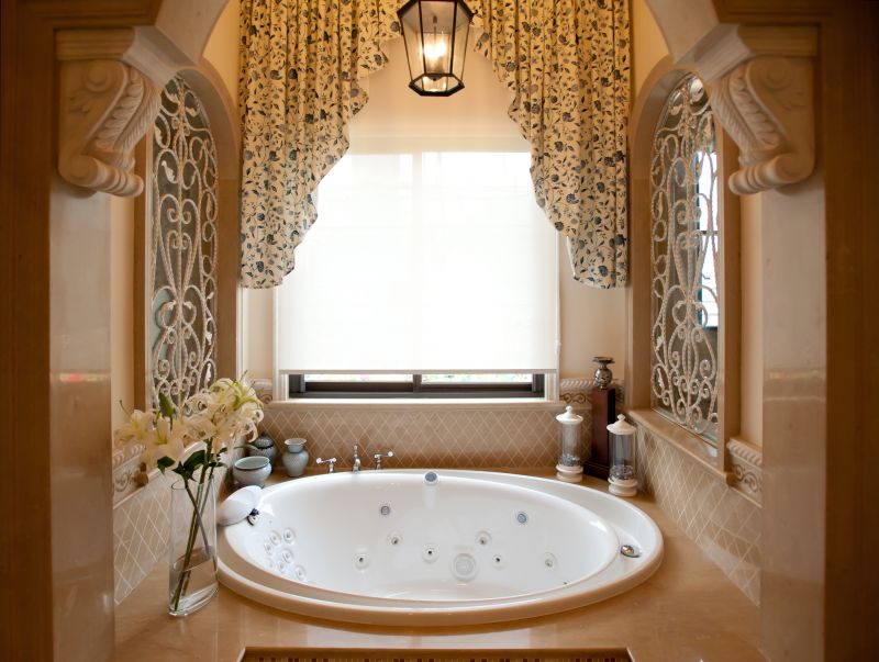 Elegant Bathtub Surrounds